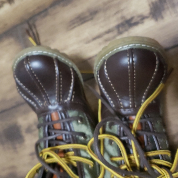 Tommy Hilfiger Lil  Charles Duck Boot - Picture 7 of 9